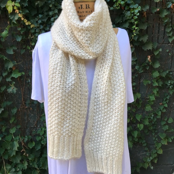 Sequined Knit Scarf - Picture 4 of 7